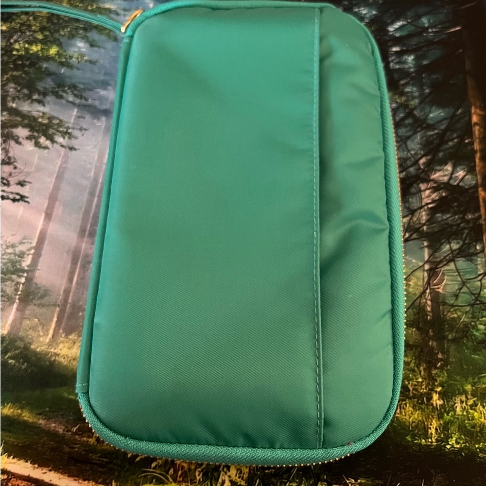 Elegant Green Stationery Pouch - Picture 2 of 5